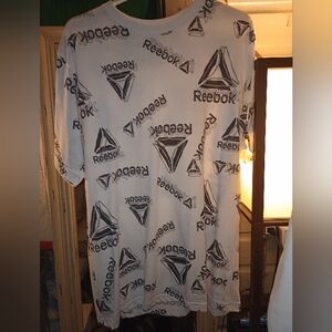 Reebok Tee shirt size Medium
